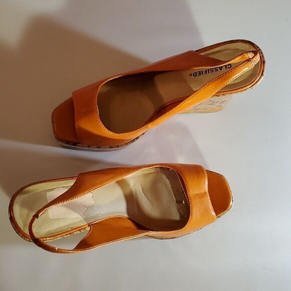 CLASSIFIED WOMEN"S WEDGE STYLE OPEN TOE SANDAL - Picture 4 of 16